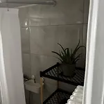 Soboro Piano Kalamaria Near Airport & Metro Station Appartement